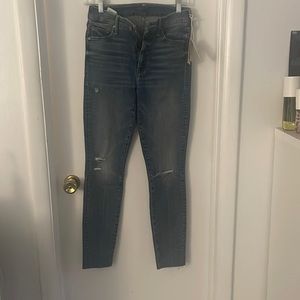 Mother Denim The Looker Ankle Fray  in Going in Circles, size 26. NWT.